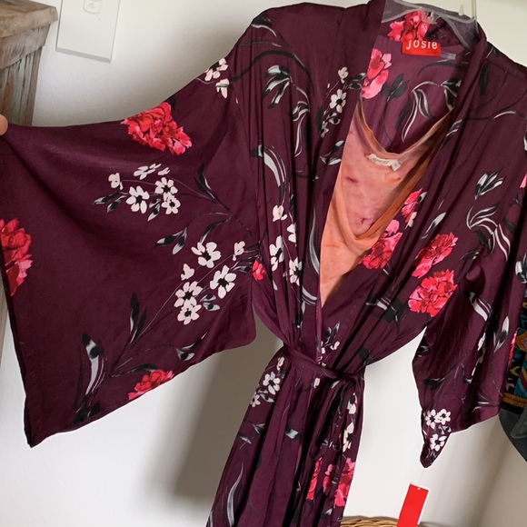 Natori Other - Vintage Josie Natori red label kimono NWT